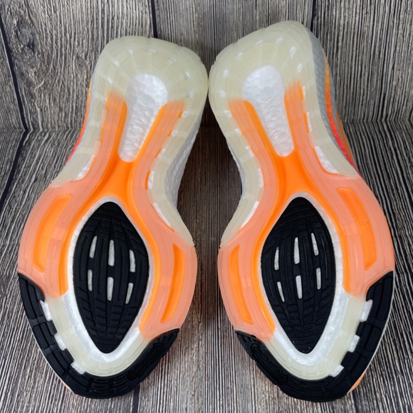 Adidas UltraBoost 22 Flash Orange/Core Black/Cloud White Mens HR1029 - Picture 2 of 8